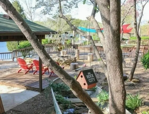 Shady Cliff Resort hotel detail image 4