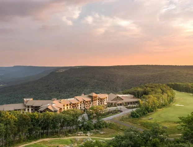 Cloudland at McLemore Resort Lookout Mountain, Curio by Hilton hotel detail image 1