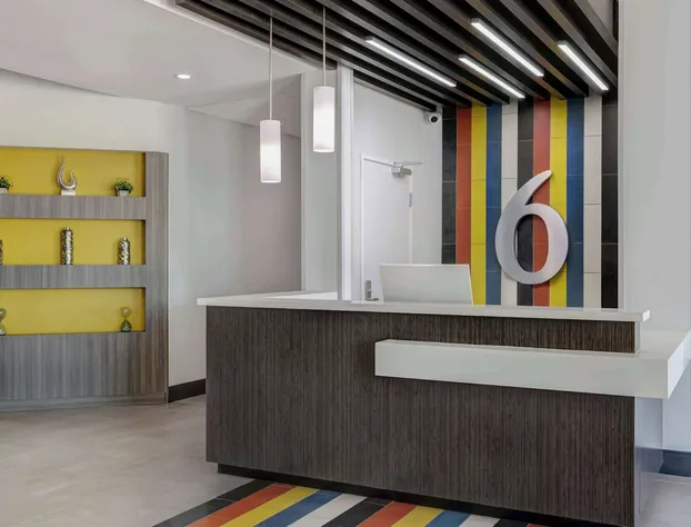 Motel 6 Dallas, TX - Methodist Charlton Medical Ctr. hotel detail image 1