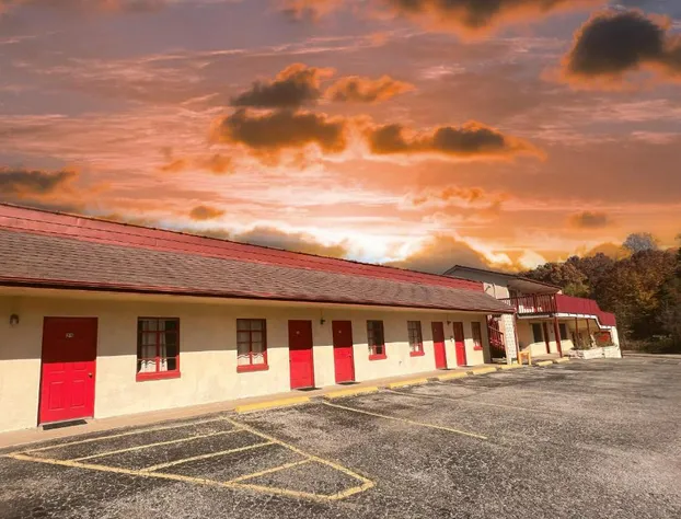 Lincoln Motel hotel detail image 1