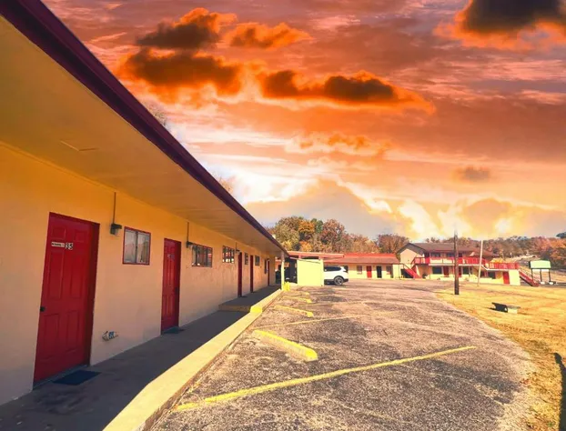 Lincoln Motel hotel detail image 3