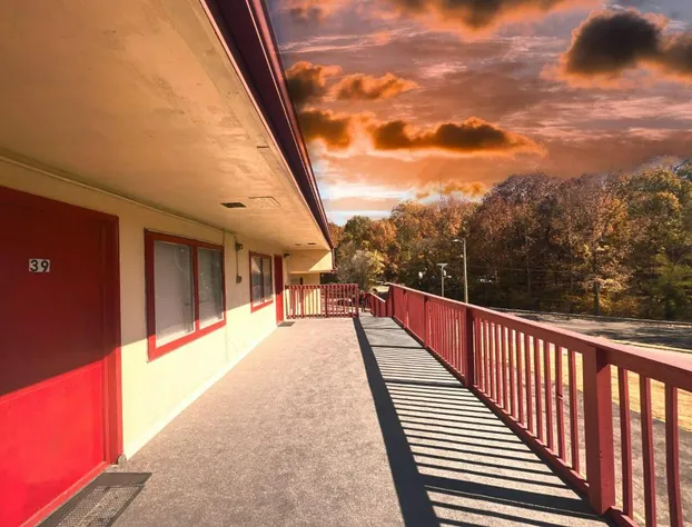 Lincoln Motel hotel detail image 4