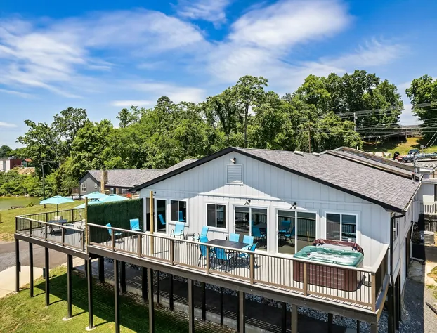 The Lodge at Lakeside hotel detail image 1