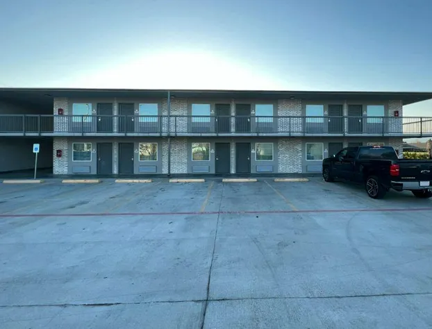 Super 8 by Wyndham Sulphur South hotel detail image 1