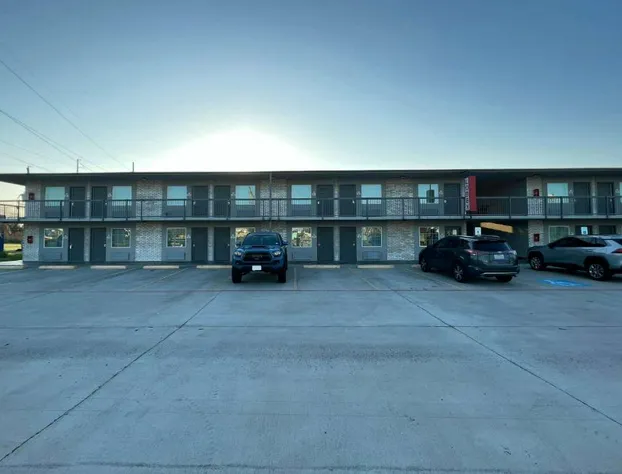 Super 8 by Wyndham Sulphur South hotel detail image 3