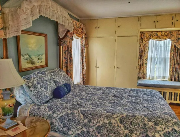 Montague Inn Bed & Breakfast hotel detail image 1