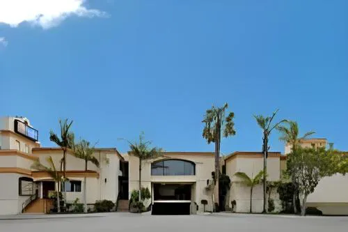 Crimson Hotel Manhattan Beach hotel detail image 1