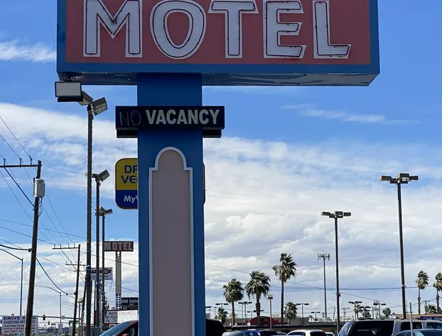 Lucky cuss Motel hotel detail image 1