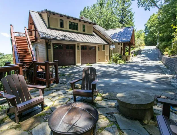 Lucky Bear Lodge hotel detail image 1