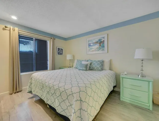 106 Edgewater Inn hotel detail image 3