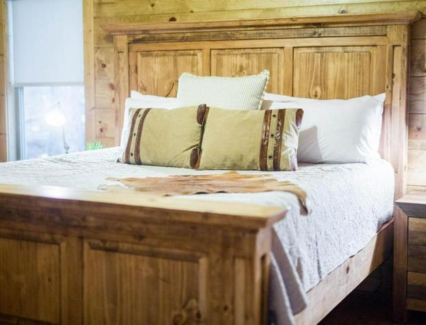 The Party of Five Lodge hotel detail image 1
