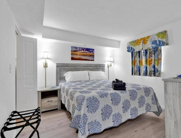 Beachfront Spacious King Suite with Resort Access Free Parking! hotel detail image 3