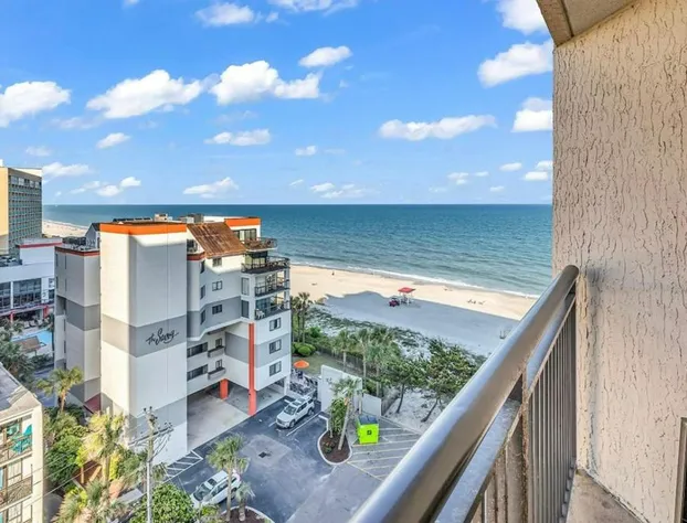 Beachfront Spacious King Suite with Resort Access Free Parking! hotel detail image 4