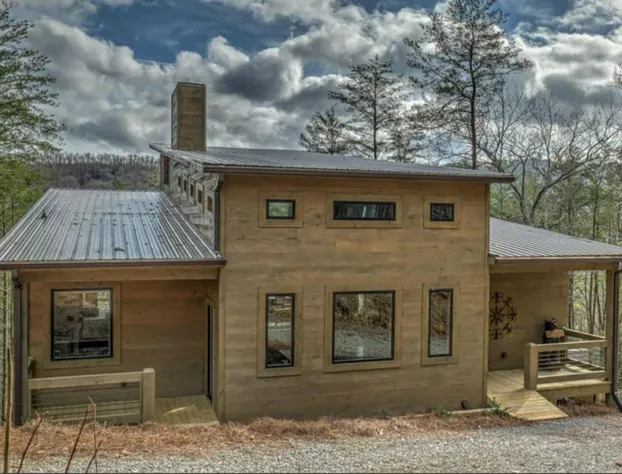 Secluded Luxury Lodge Near Downtown Blue Ridge - Great Views hotel detail image 2