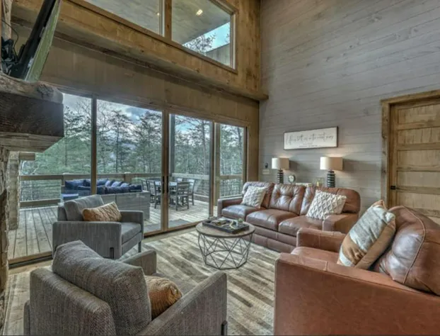 Secluded Luxury Lodge Near Downtown Blue Ridge - Great Views hotel detail image 3