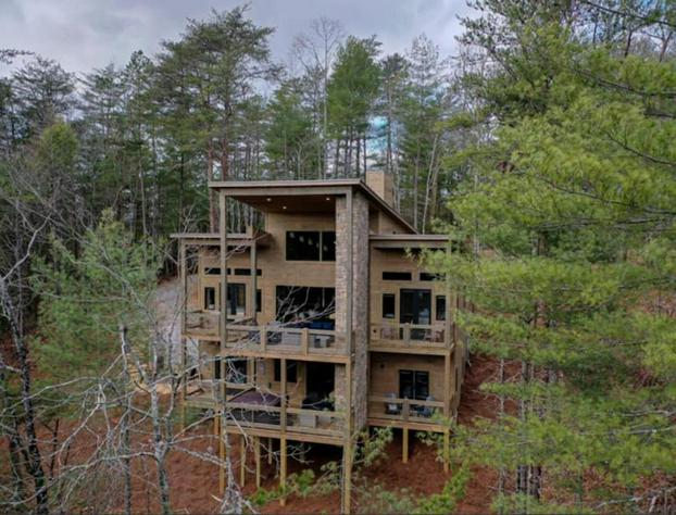 Secluded Luxury Lodge Near Downtown Blue Ridge - Great Views hotel detail image 1