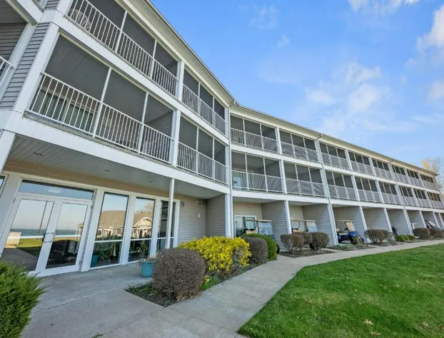 BayShore Deluxe #318 hotel detail image 1