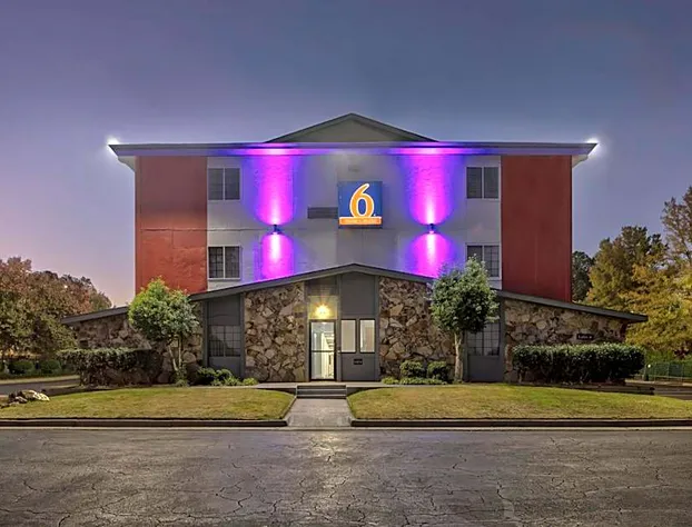 Little Rock Inn and Suites hotel detail image 2