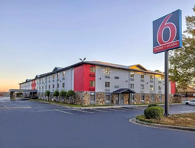 Little Rock Inn and Suites hotel detail image 4