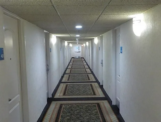 Clarion Pointe Jacksonville near Camp Lejeune hotel detail image 2