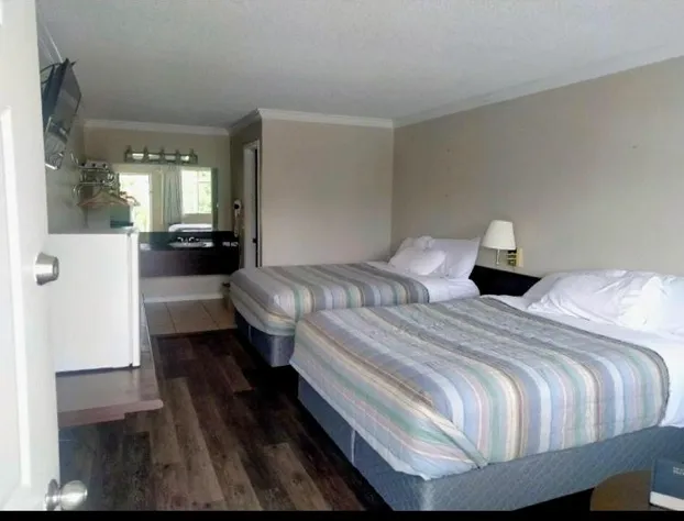 American Patriot Family Inn aka Oak Grove Inn hotel detail image 3