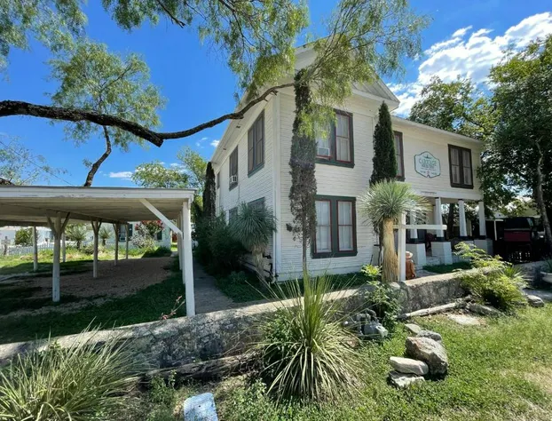 Carriage Inn - Hondo Suite 3 hotel detail image 1