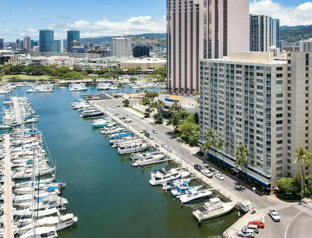 Marina Oasis Full Kitchen with Laundry and Parking Options hotel detail image 1