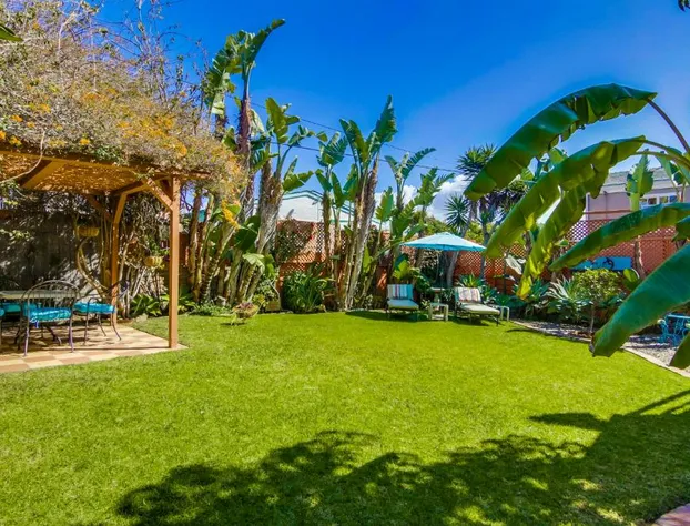 Mike's Place at the Beach hotel detail image 2