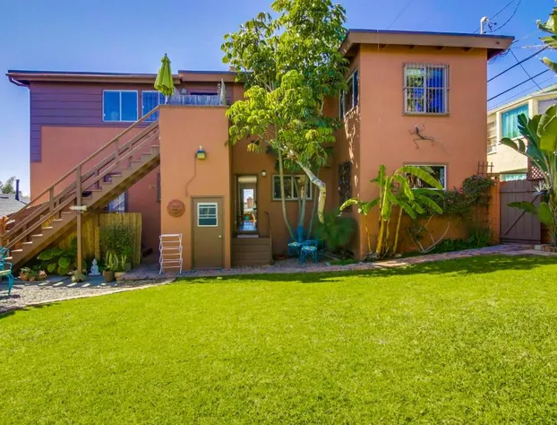 Mike's Place at the Beach hotel detail image 4