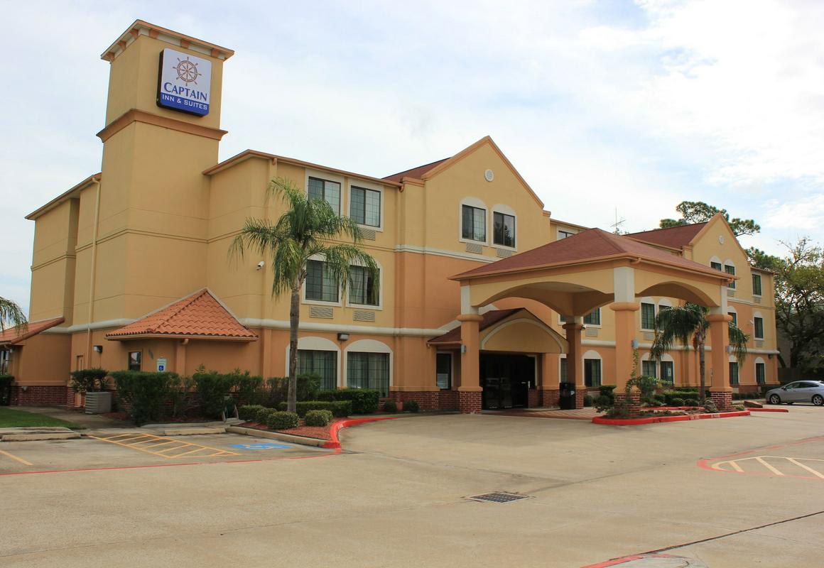 Captain Inn & Suites hotel hero