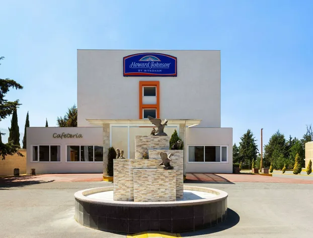Howard Johnson by Wyndham Toluca hotel detail image 2