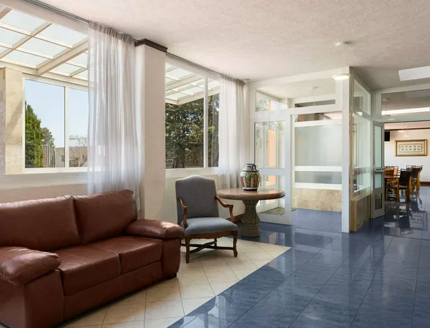 Howard Johnson by Wyndham Toluca hotel detail image 4