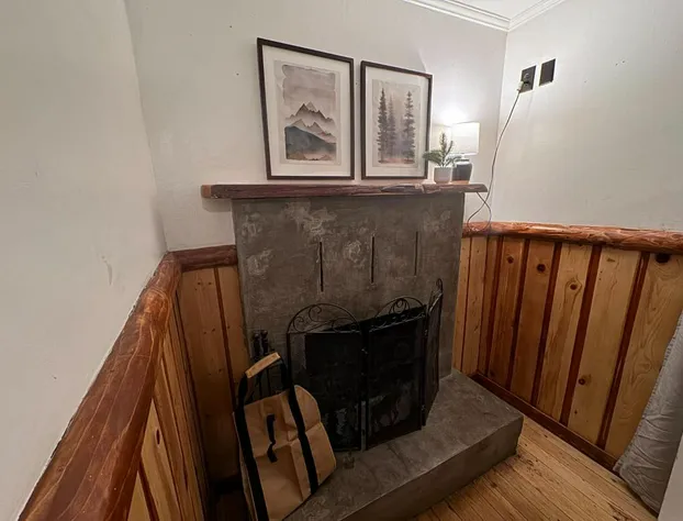 Three Pines Cabins Lodge hotel detail image 2