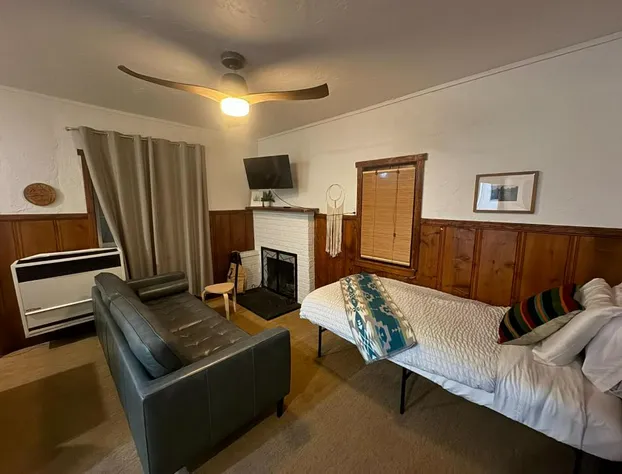 Three Pines Cabins Lodge hotel detail image 4