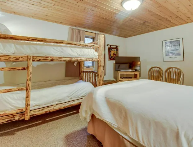 Bay Point Hillside 18C Down hotel detail image 4