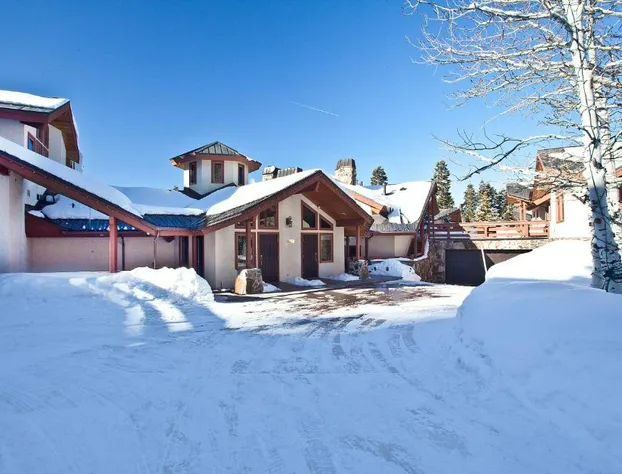 Ontario Lodge #5 hotel detail image 1