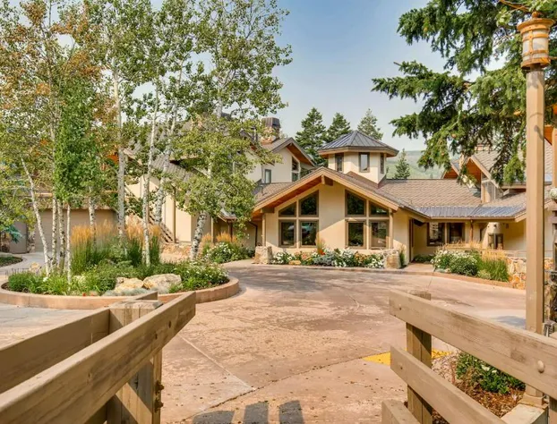 Ontario Lodge #5 hotel detail image 2