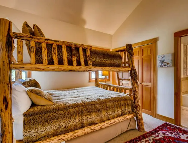 Ontario Lodge #5 hotel detail image 3