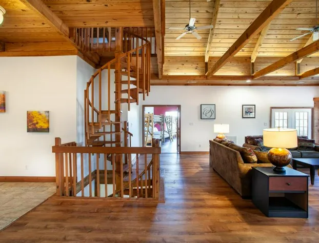 Laid Back Lodge Spacious Retreat in Lenoir City hotel detail image 4