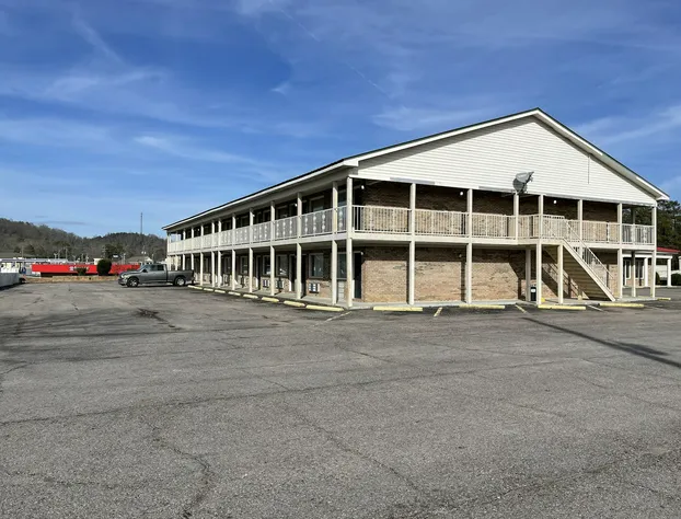 Covered Bridge Inn & Suites hotel detail image 3