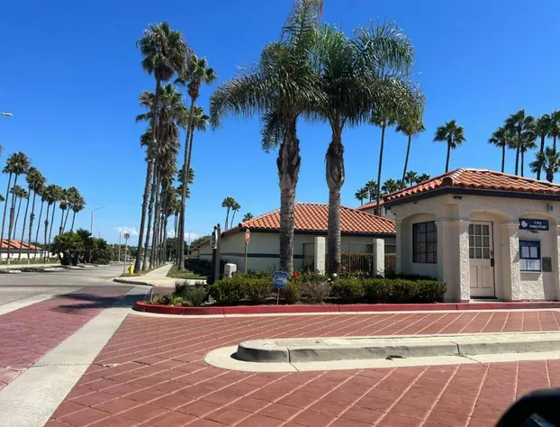 Paradise resort living Mandalay beach hotel detail image 1