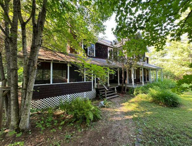 Adirondack Inn on Lake Harris-Perfect Getaway hotel detail image 2