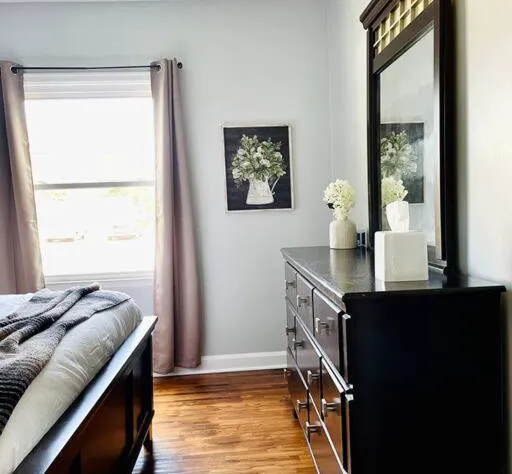 Green Roof Inn - Centrally Located 2BR/1BA Home hotel detail image 3