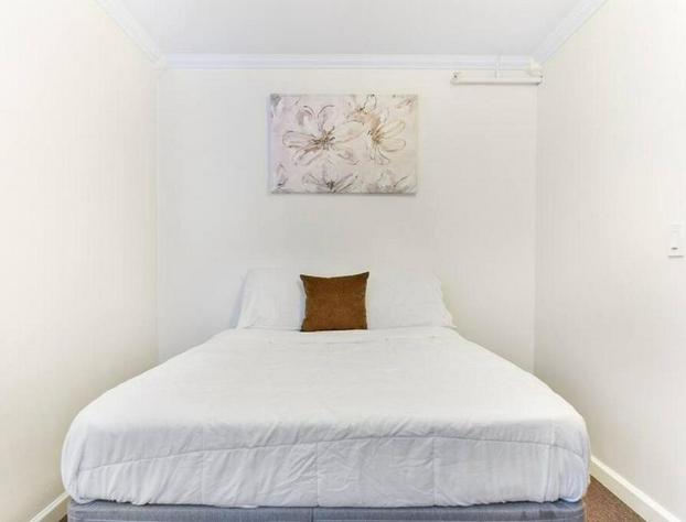 New! Bright and stylish Apt in Niagara Falls hotel detail image 2