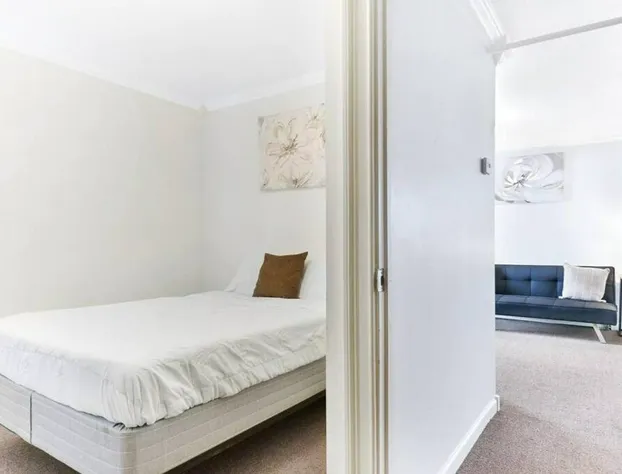 New! Bright and stylish Apt in Niagara Falls hotel detail image 2