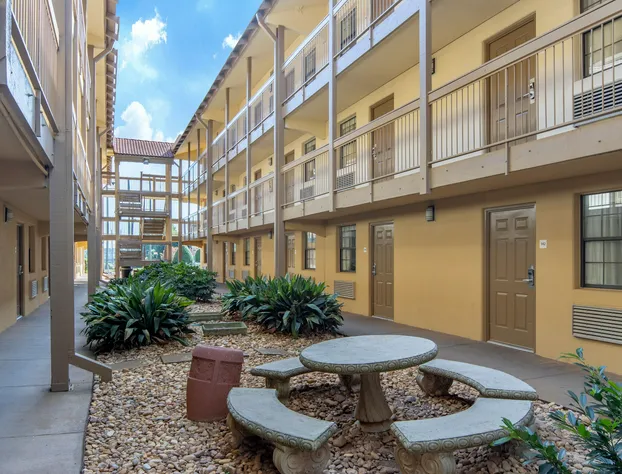 Budget Inn & Suite Atlanta Marietta Stadium hotel detail image 1