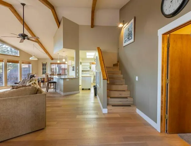 Lakeside Lodge hotel detail image 4