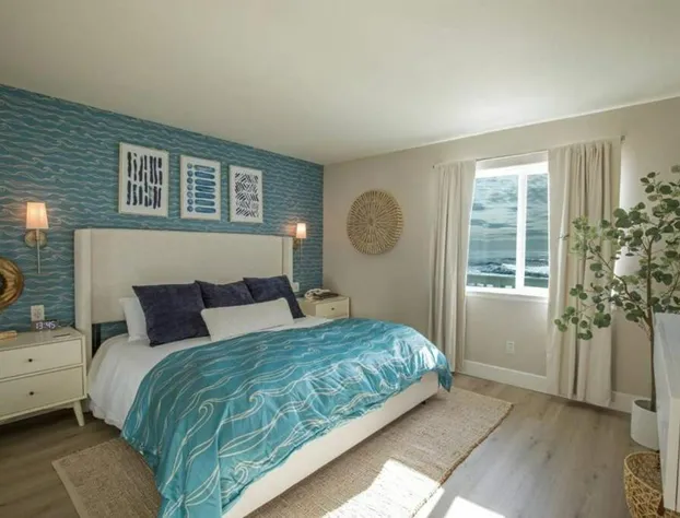 Deluxe Suite w Kitchen at the Black Sands Inn hotel detail image 4