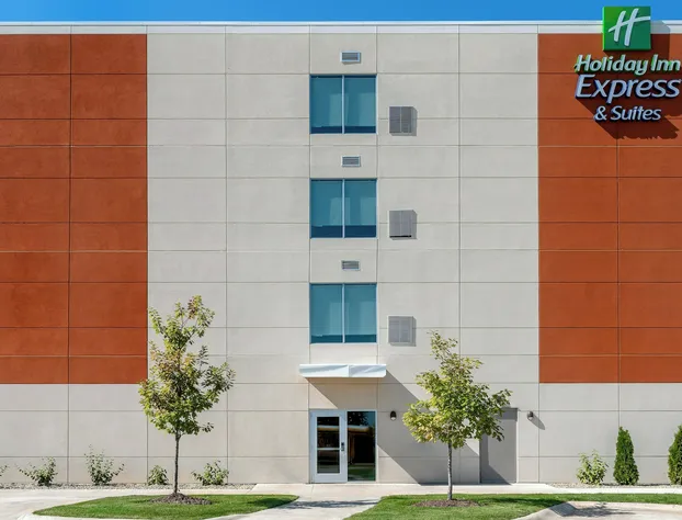 Holiday Inn Express and Suites Alton St Louis Area by IHG hotel detail image 2