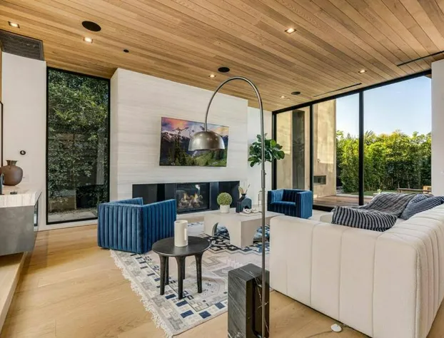 Modern Resort-Style Home in West Hollywood hotel detail image 4